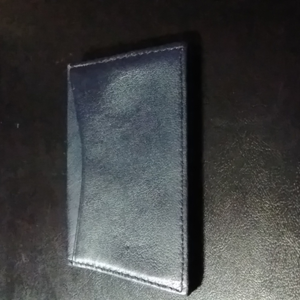 Men's leather wallet. Black. 4 Pockets.